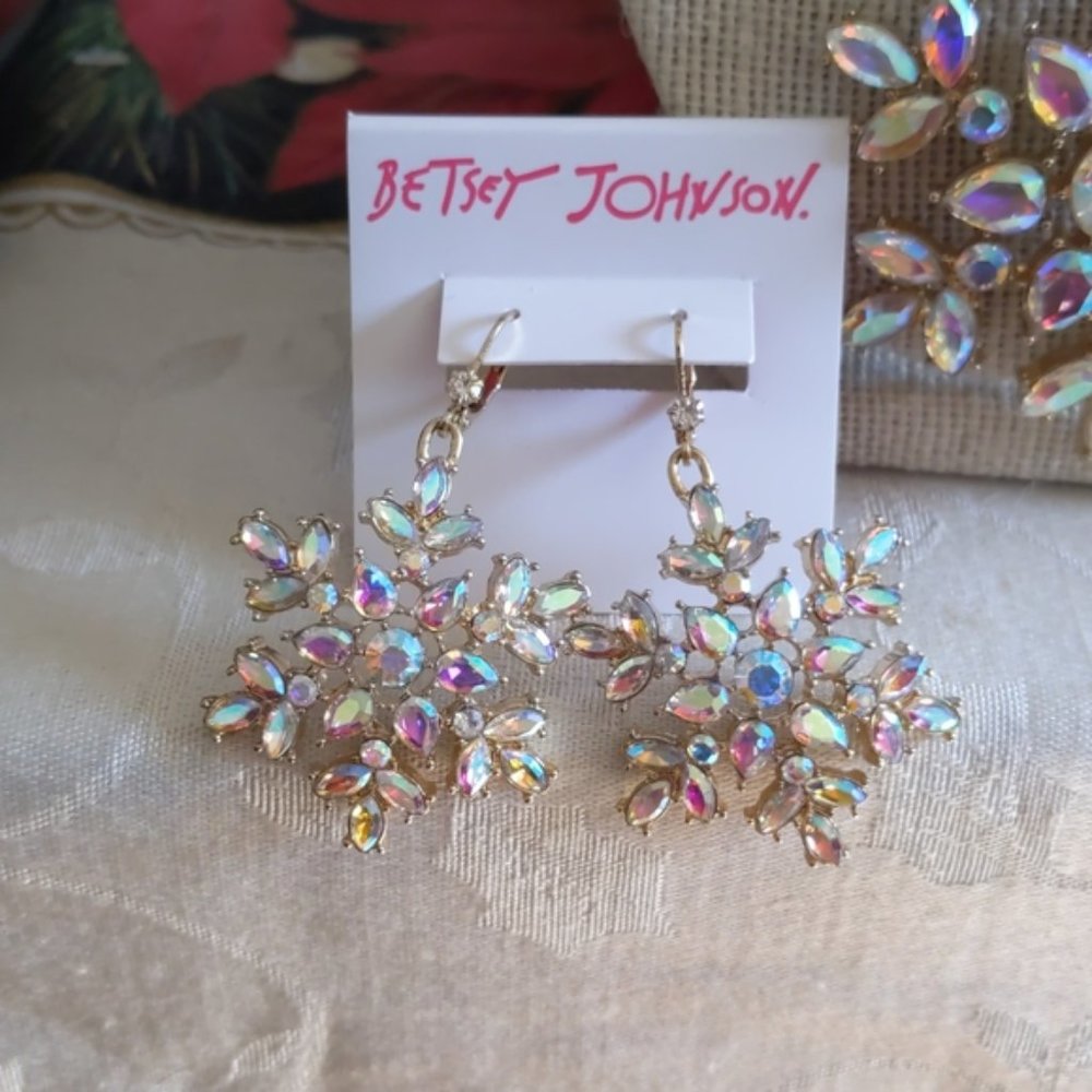 Betsey Johnson  Crystal Glam  Sparkly Winter Snowflake Earrings